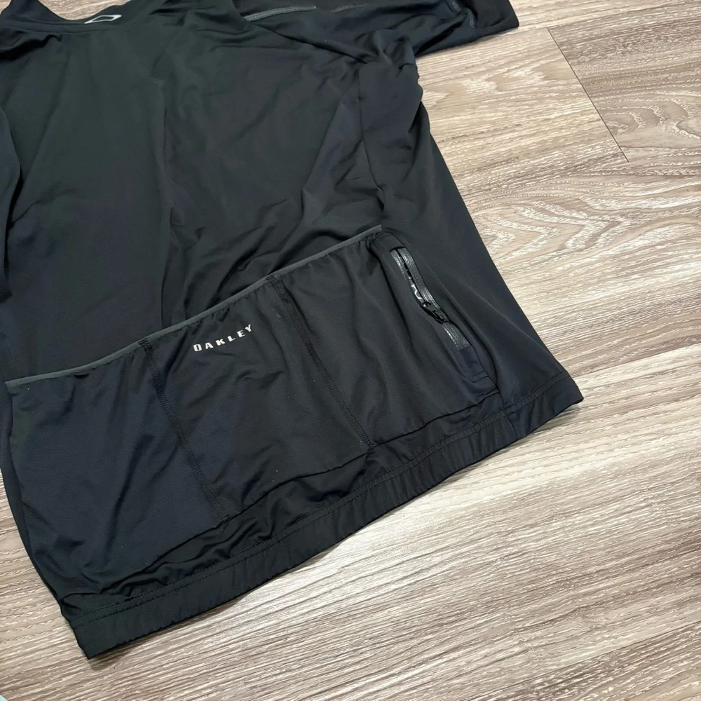 SOLD***Oakley cycling set top and bottom - Picture 15 of 15